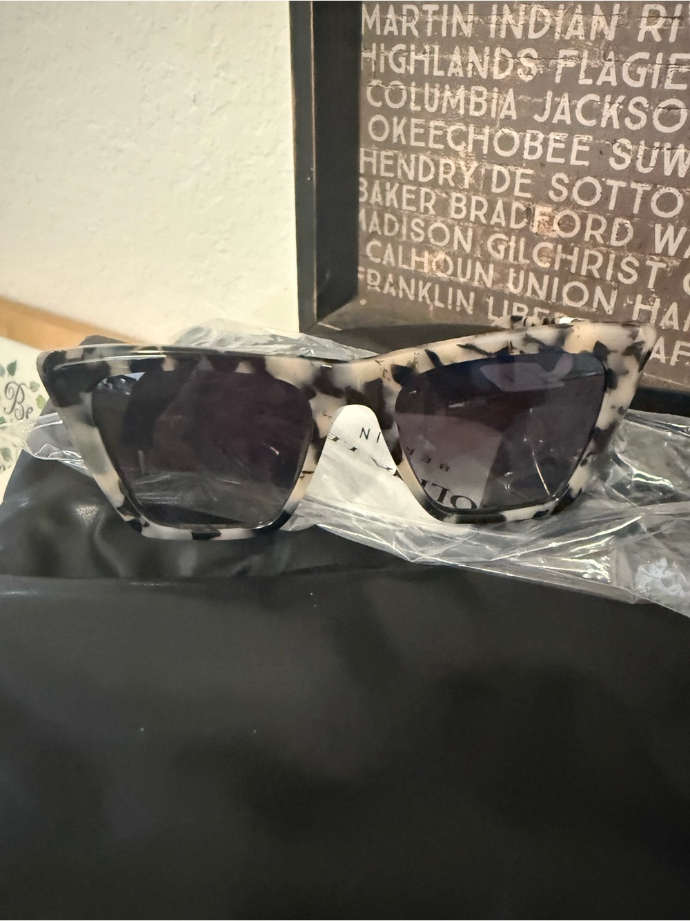 Carolina Lemke of
Berlin cat eye sunglasses NIB